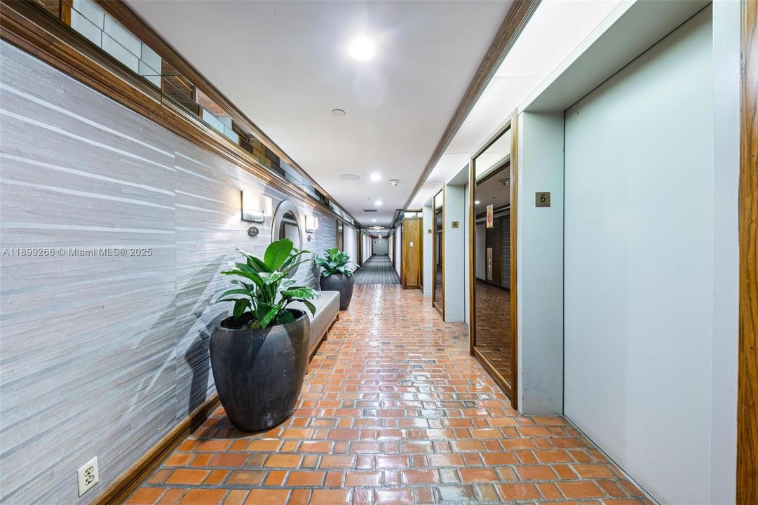 На продажу: $440,000 (2 спален, 2 ванн, 1268 Квадратных фут)