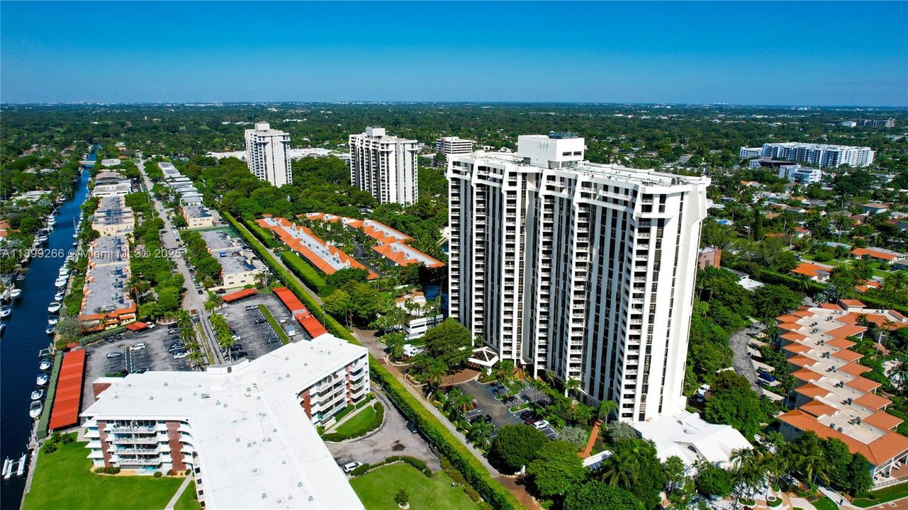 На продажу: $440,000 (2 спален, 2 ванн, 1268 Квадратных фут)