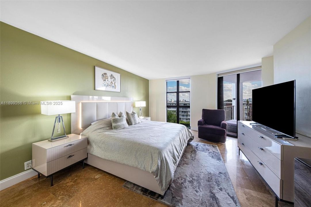 На продажу: $440,000 (2 спален, 2 ванн, 1268 Квадратных фут)