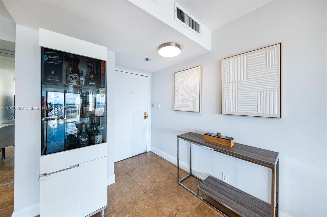 На продажу: $440,000 (2 спален, 2 ванн, 1268 Квадратных фут)