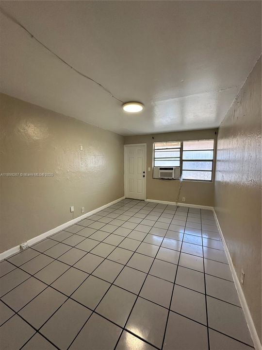 For Rent: $1,200 (1 beds, 1 baths, 435 Square Feet)