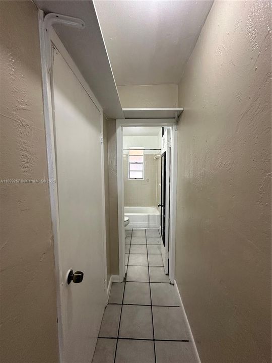 For Rent: $1,200 (1 beds, 1 baths, 435 Square Feet)