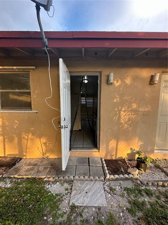 For Rent: $1,200 (1 beds, 1 baths, 435 Square Feet)