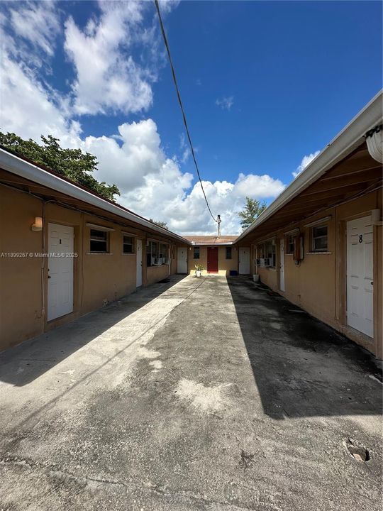 For Rent: $1,200 (1 beds, 1 baths, 435 Square Feet)