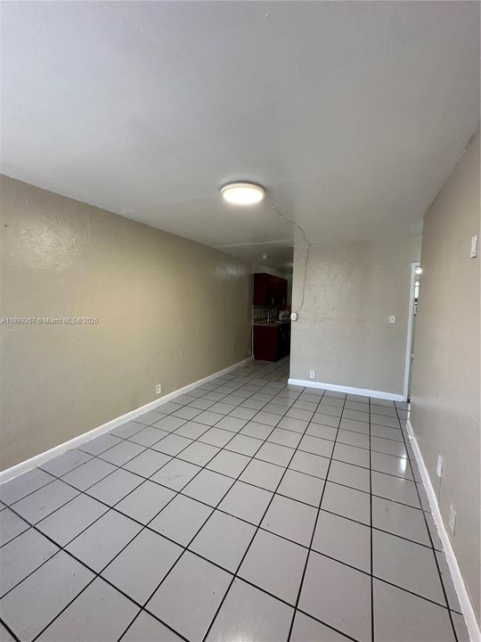 For Rent: $1,200 (1 beds, 1 baths, 435 Square Feet)
