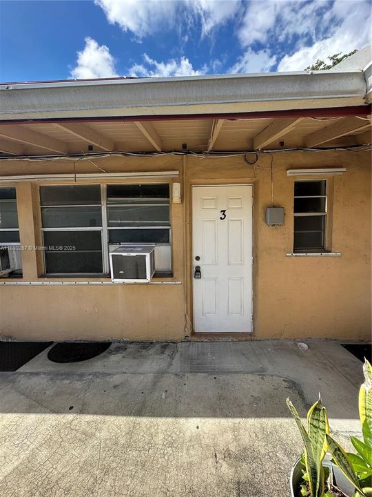 For Rent: $1,200 (1 beds, 1 baths, 435 Square Feet)