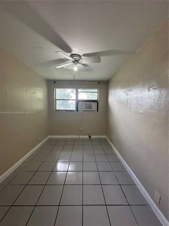 For Rent: $1,200 (1 beds, 1 baths, 435 Square Feet)