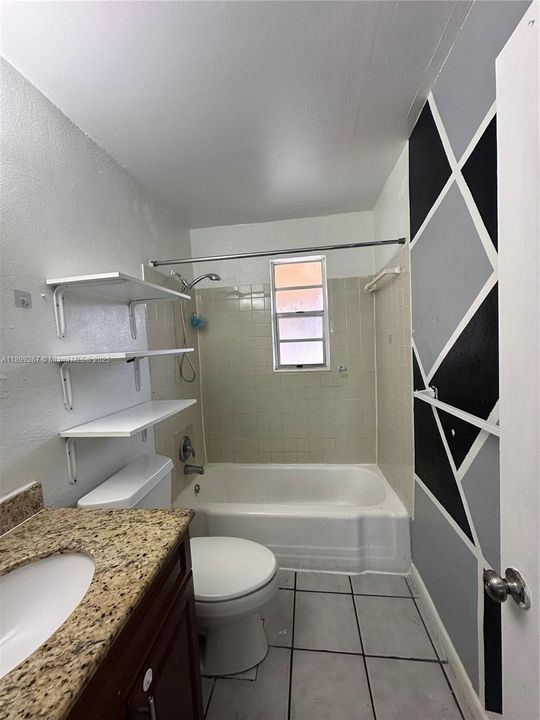 For Rent: $1,200 (1 beds, 1 baths, 435 Square Feet)