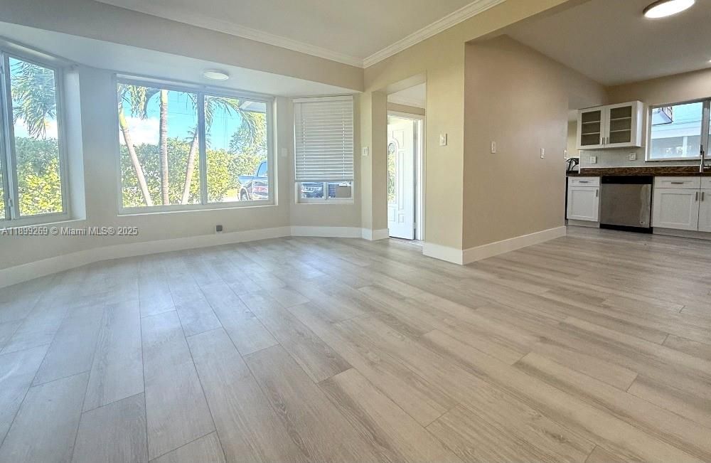 For Rent: $2,850 (2 beds, 2 baths, 1200 Square Feet)