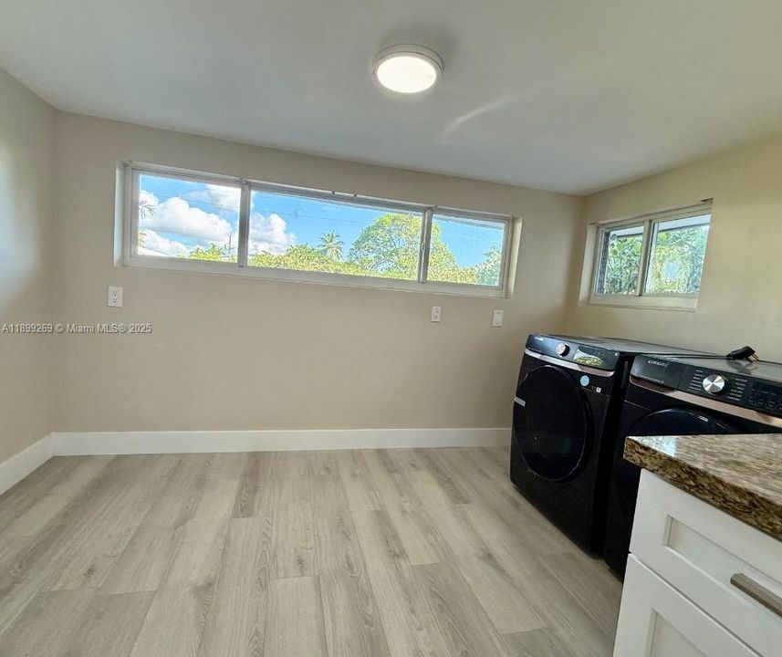 For Rent: $2,850 (2 beds, 2 baths, 1200 Square Feet)