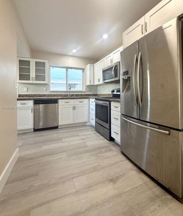 For Rent: $2,850 (2 beds, 2 baths, 1200 Square Feet)