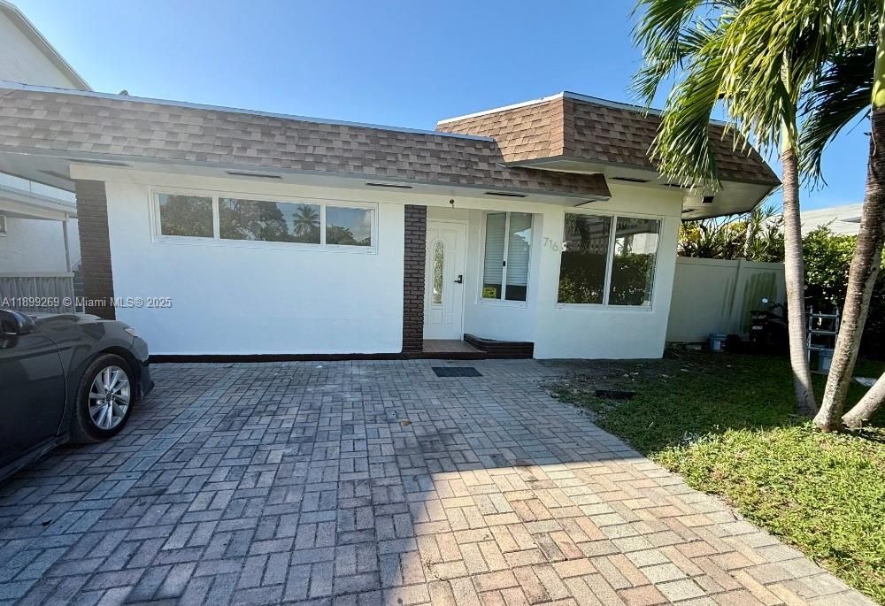 For Rent: $2,850 (2 beds, 2 baths, 1200 Square Feet)