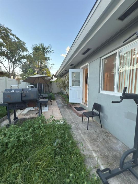 For Rent: $2,850 (2 beds, 2 baths, 1200 Square Feet)