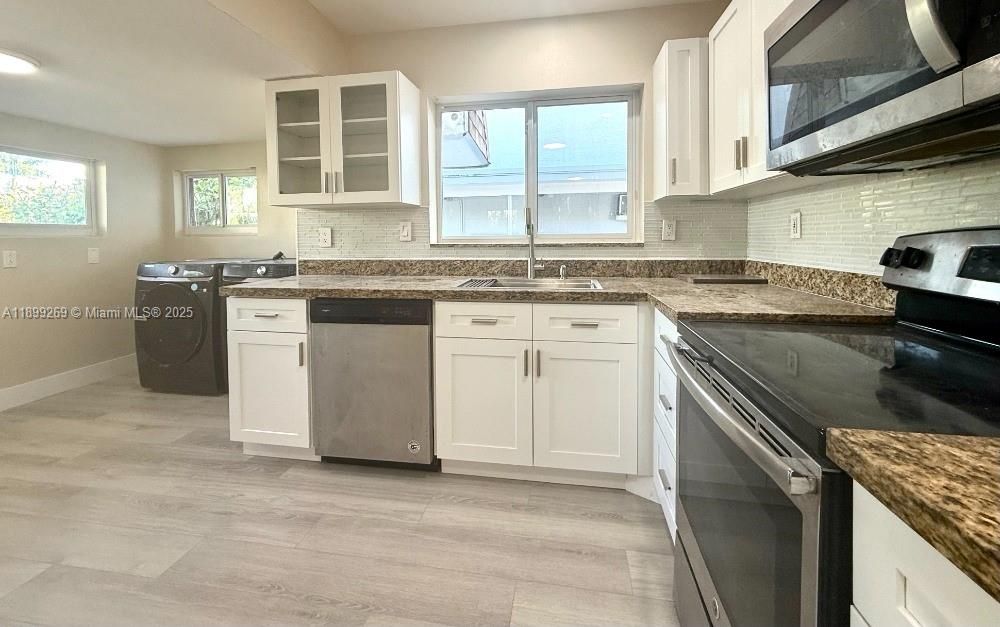 For Rent: $2,850 (2 beds, 2 baths, 1200 Square Feet)