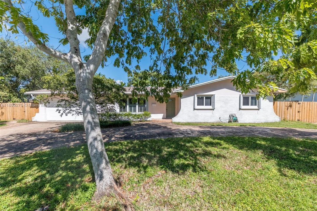 Active With Contract: $965,000 (4 beds, 3 baths, 2038 Square Feet)