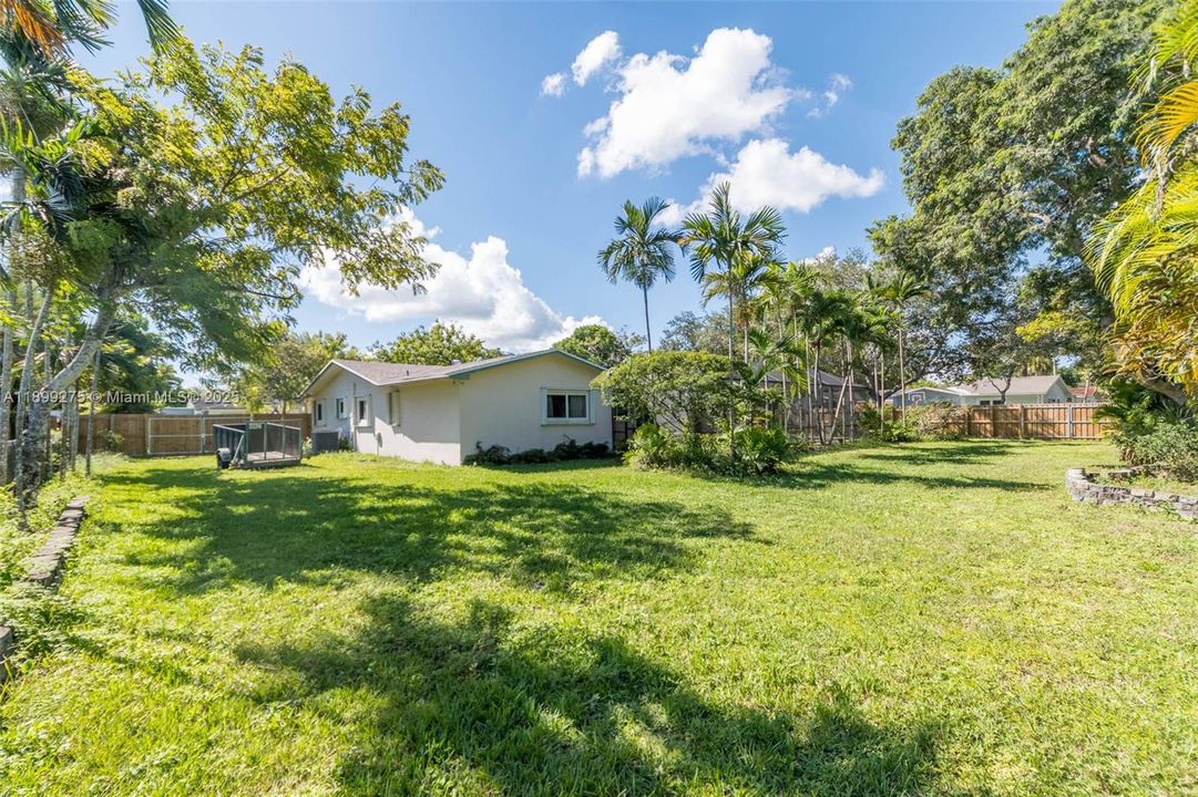 Active With Contract: $965,000 (4 beds, 3 baths, 2038 Square Feet)