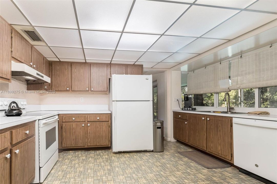 Active With Contract: $965,000 (4 beds, 3 baths, 2038 Square Feet)