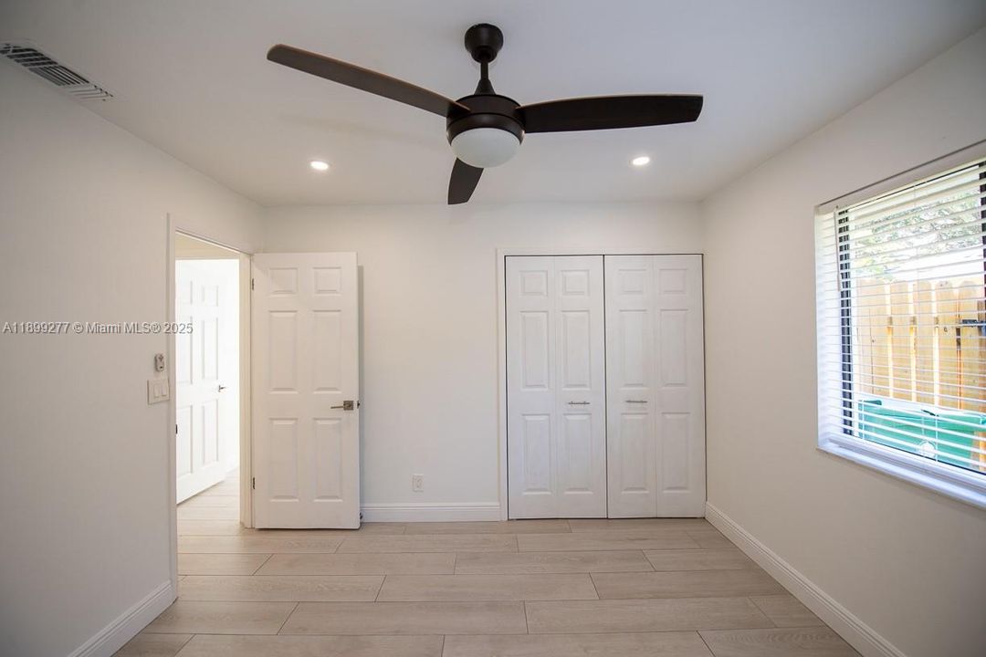 Под контрактом: $735,000 (3 спален, 2 ванн, 2053 Квадратных фут)