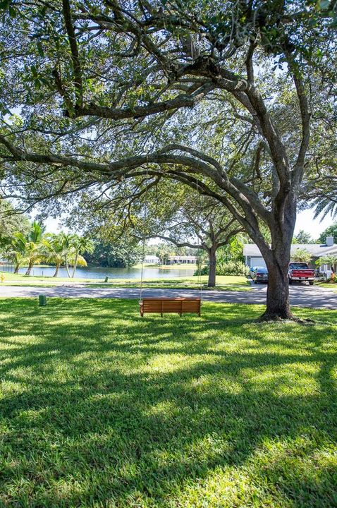 Под контрактом: $735,000 (3 спален, 2 ванн, 2053 Квадратных фут)