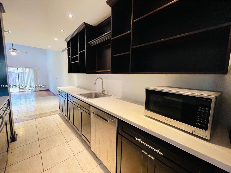 En Venta: $517,000 (3 camas, 2 baños, 1964 Pies cuadrados)