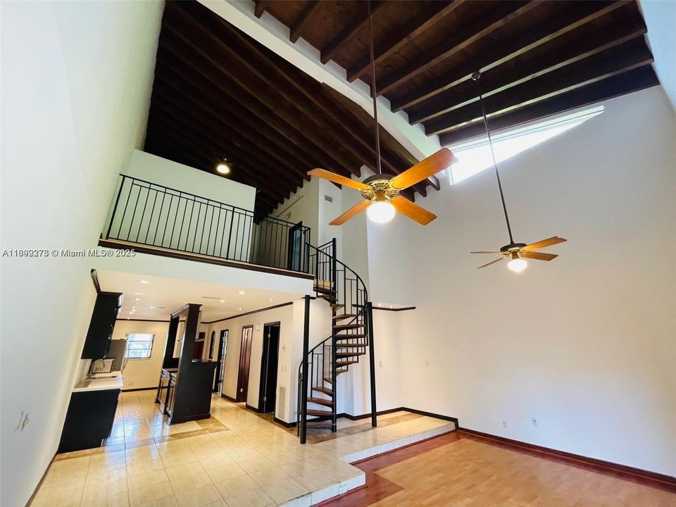 En Venta: $517,000 (3 camas, 2 baños, 1964 Pies cuadrados)