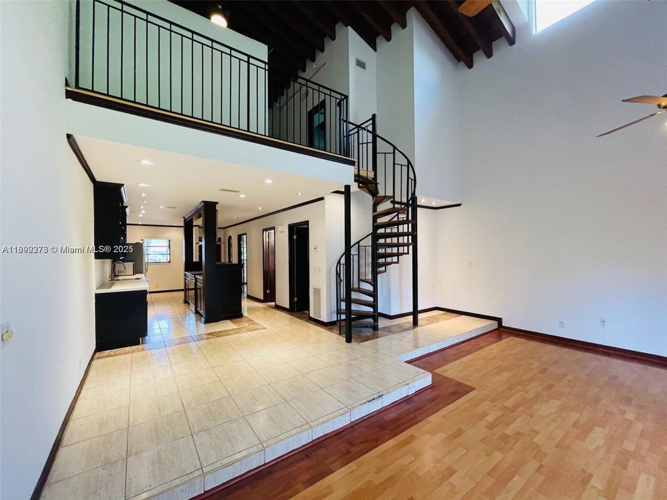 En Venta: $517,000 (3 camas, 2 baños, 1964 Pies cuadrados)