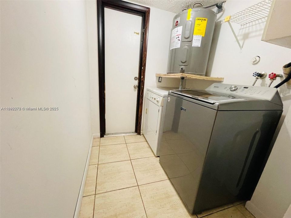 En Venta: $517,000 (3 camas, 2 baños, 1964 Pies cuadrados)