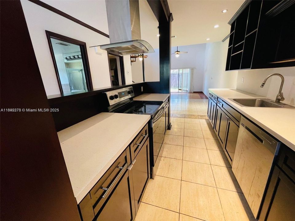 En Venta: $517,000 (3 camas, 2 baños, 1964 Pies cuadrados)