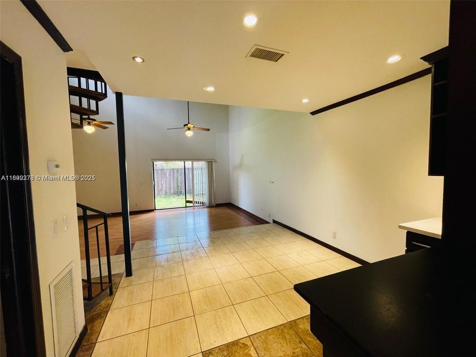 En Venta: $517,000 (3 camas, 2 baños, 1964 Pies cuadrados)