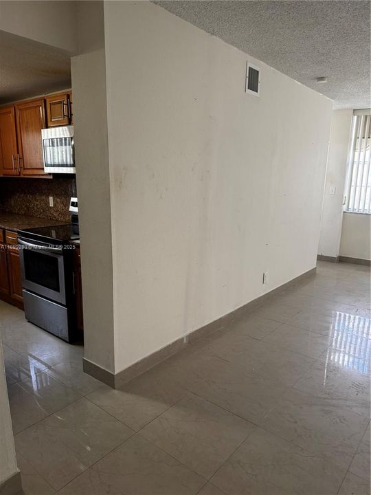 待售: $175,000 (2 贝兹, 2 浴室, 1112 平方英尺)