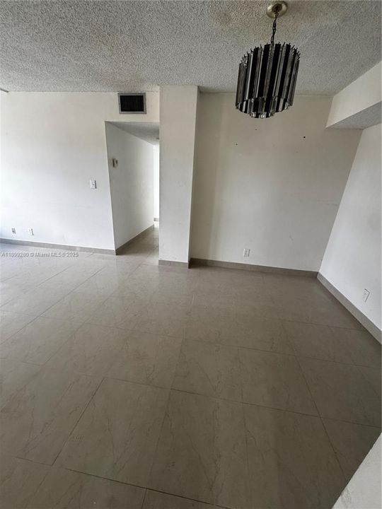 待售: $175,000 (2 贝兹, 2 浴室, 1112 平方英尺)