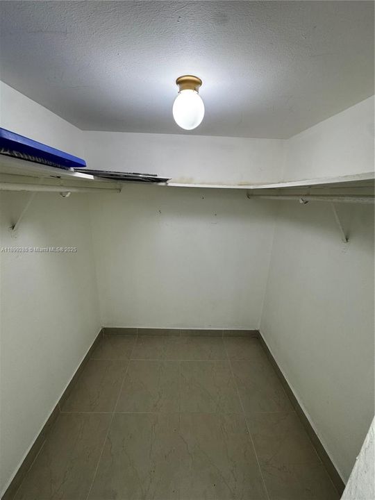 待售: $175,000 (2 贝兹, 2 浴室, 1112 平方英尺)