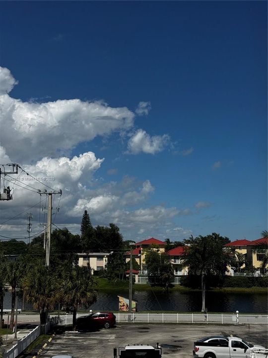 待售: $175,000 (2 贝兹, 2 浴室, 1112 平方英尺)