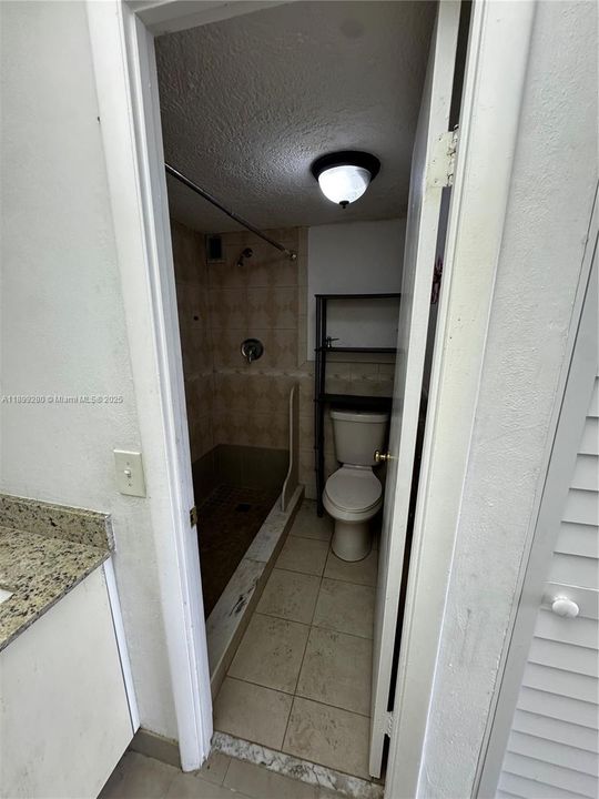 待售: $175,000 (2 贝兹, 2 浴室, 1112 平方英尺)