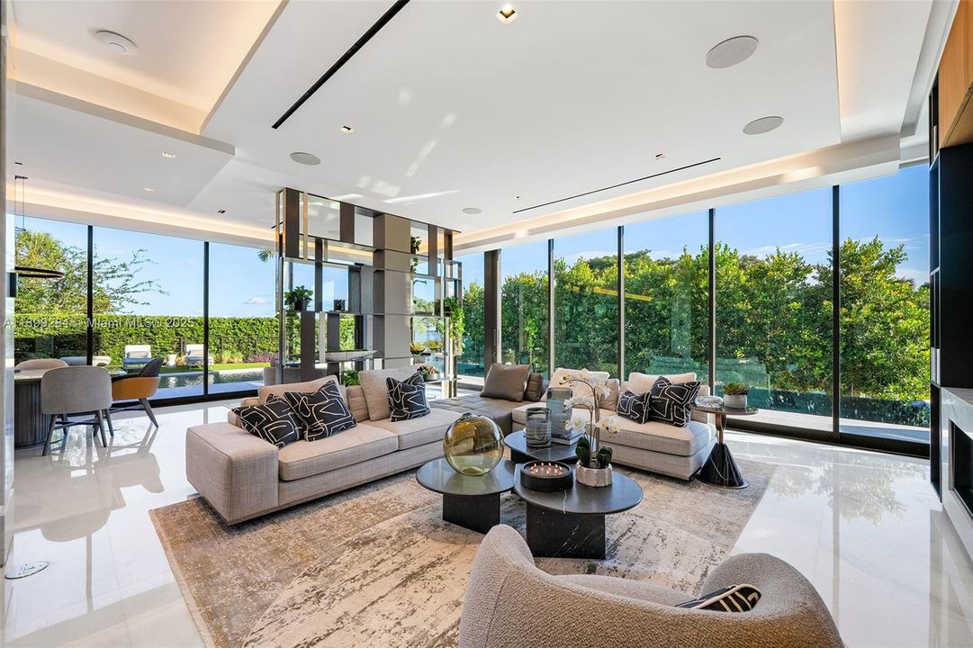 For Sale: $29,900,000 (6 beds, 7 baths, 6361 Square Feet)