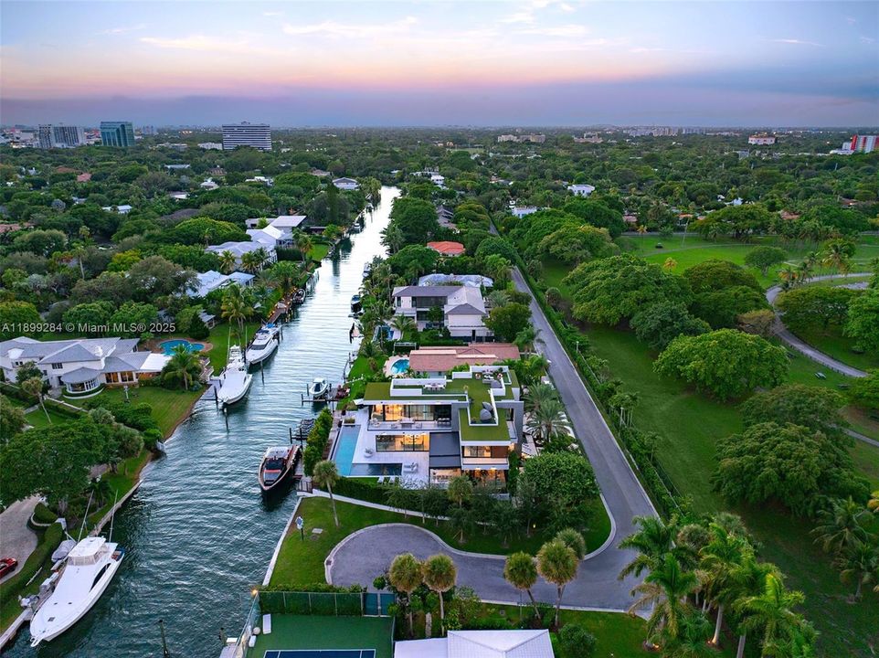 For Sale: $29,900,000 (6 beds, 7 baths, 6361 Square Feet)