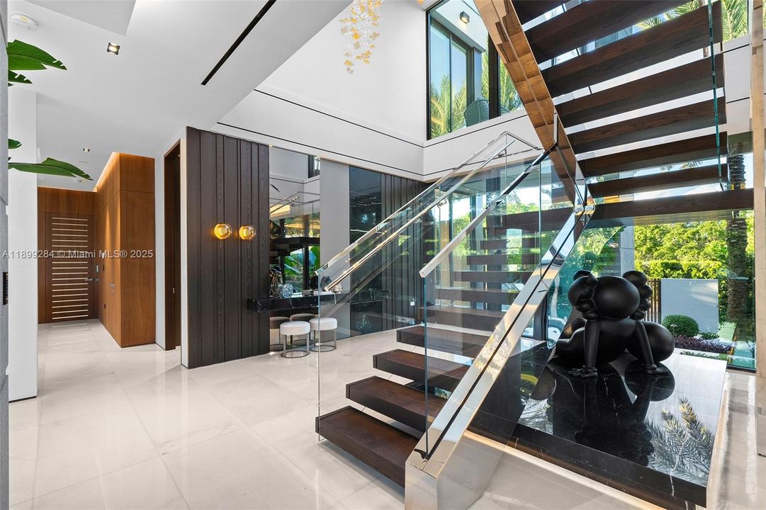 For Sale: $29,900,000 (6 beds, 7 baths, 6361 Square Feet)