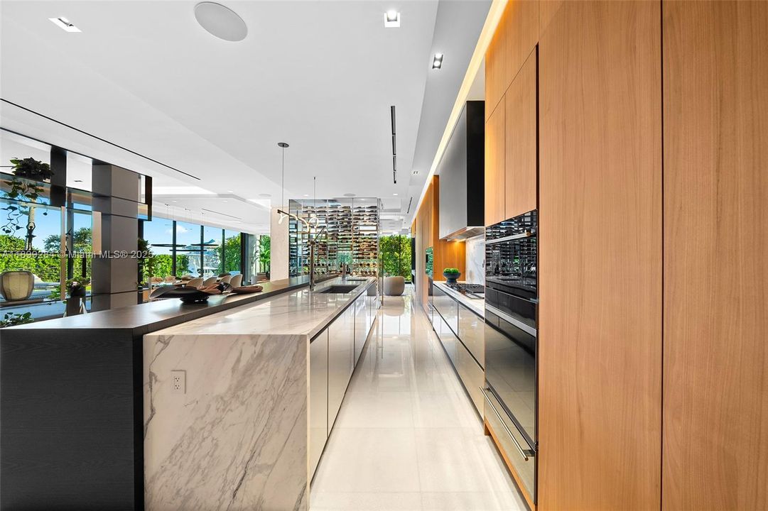 For Sale: $29,900,000 (6 beds, 7 baths, 6361 Square Feet)