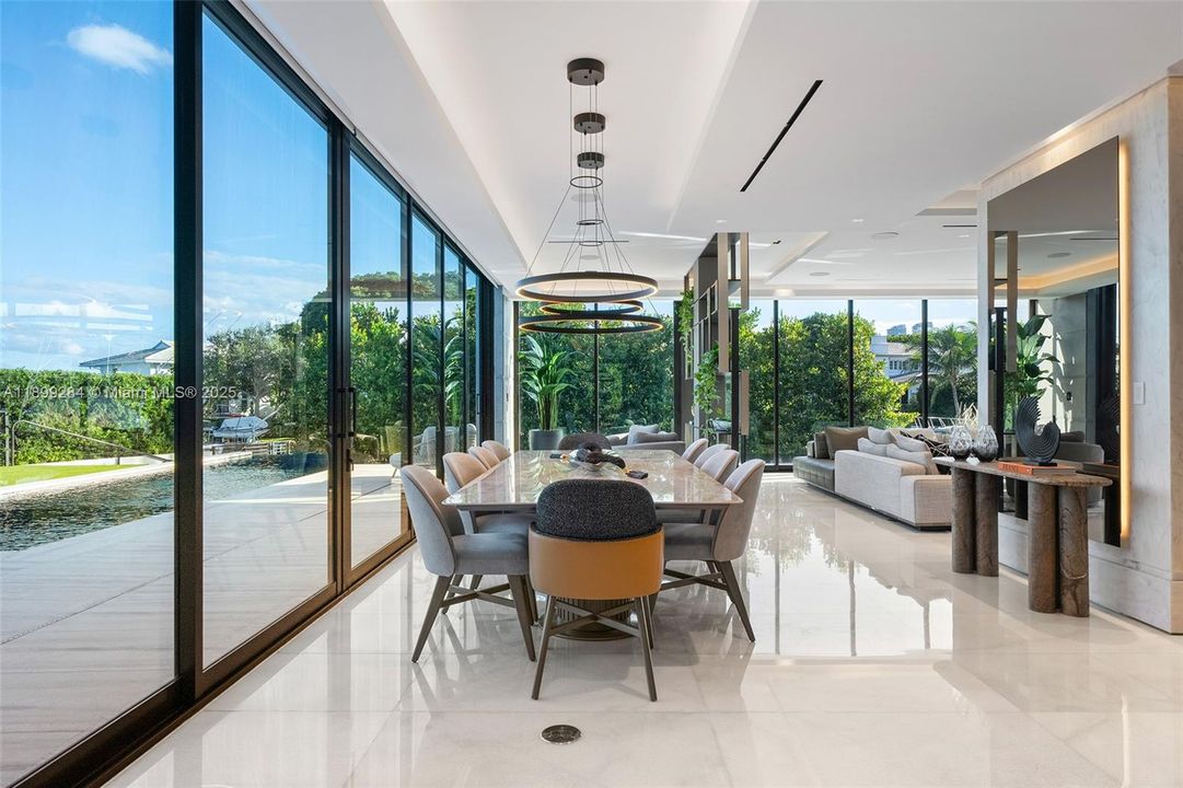 For Sale: $29,900,000 (6 beds, 7 baths, 6361 Square Feet)