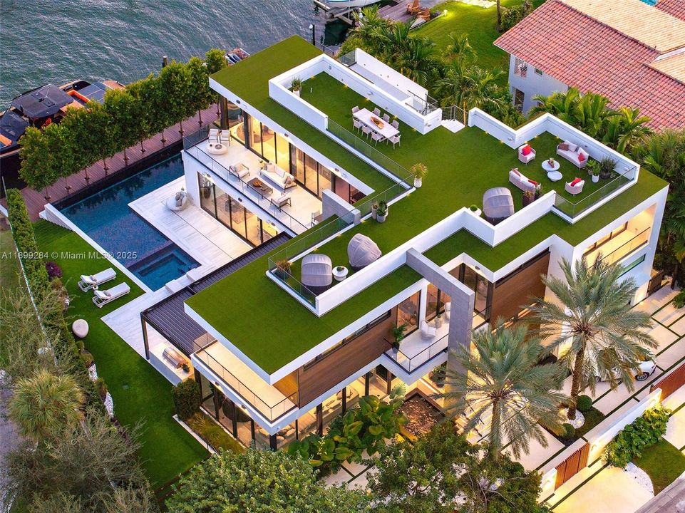 For Sale: $29,900,000 (6 beds, 7 baths, 6361 Square Feet)