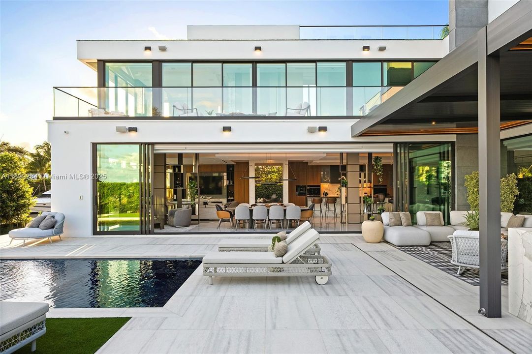 For Sale: $29,900,000 (6 beds, 7 baths, 6361 Square Feet)