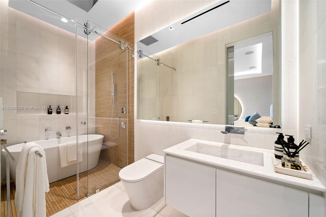 For Sale: $29,900,000 (6 beds, 7 baths, 6361 Square Feet)