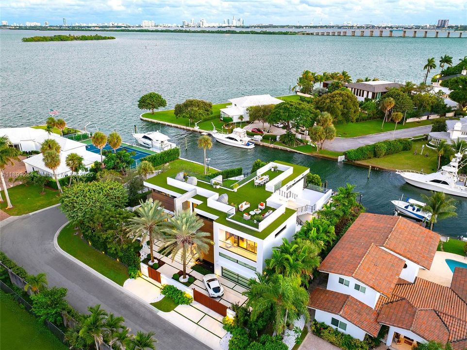 For Sale: $29,900,000 (6 beds, 7 baths, 6361 Square Feet)