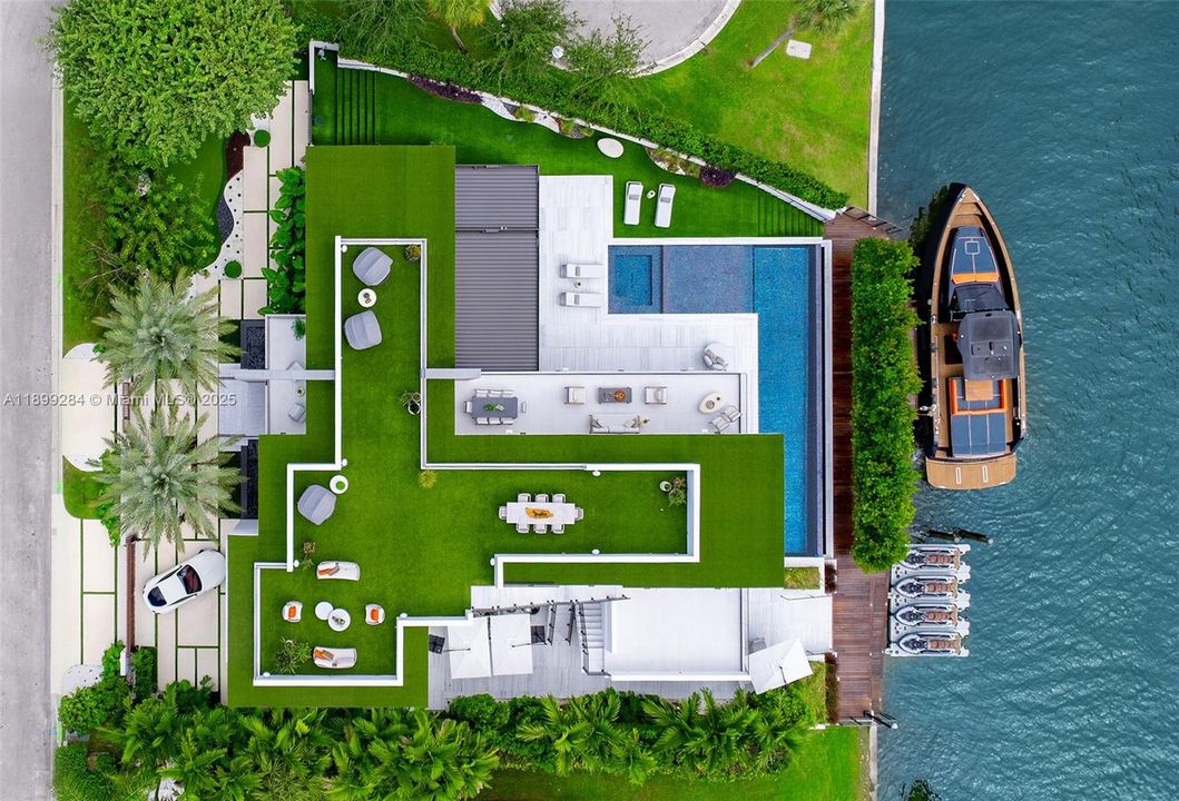 For Sale: $29,900,000 (6 beds, 7 baths, 6361 Square Feet)