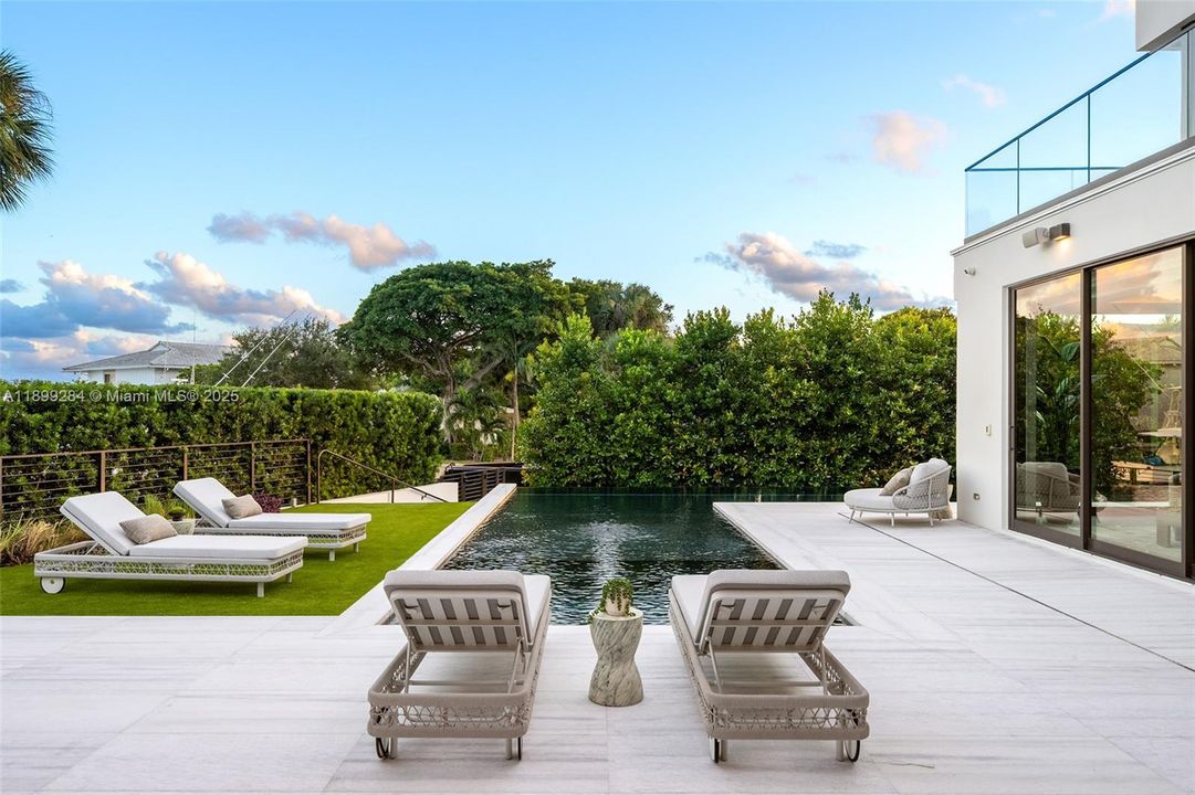 For Sale: $29,900,000 (6 beds, 7 baths, 6361 Square Feet)