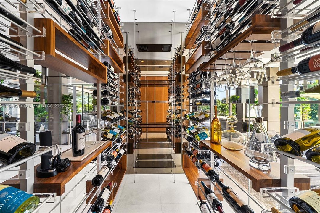 For Sale: $29,900,000 (6 beds, 7 baths, 6361 Square Feet)