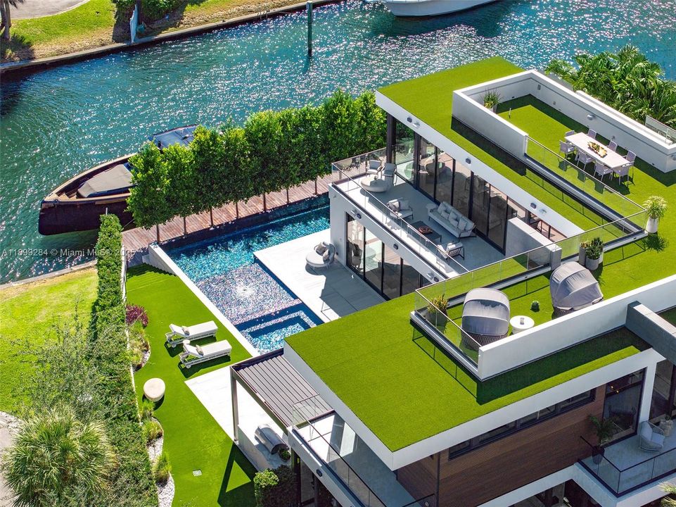 For Sale: $29,900,000 (6 beds, 7 baths, 6361 Square Feet)