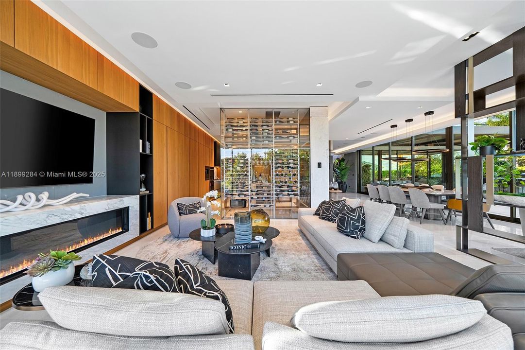 For Sale: $29,900,000 (6 beds, 7 baths, 6361 Square Feet)