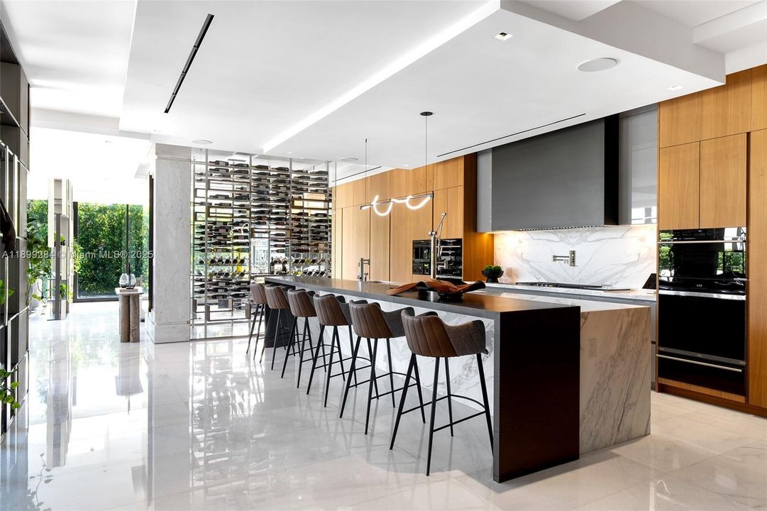 For Sale: $29,900,000 (6 beds, 7 baths, 6361 Square Feet)