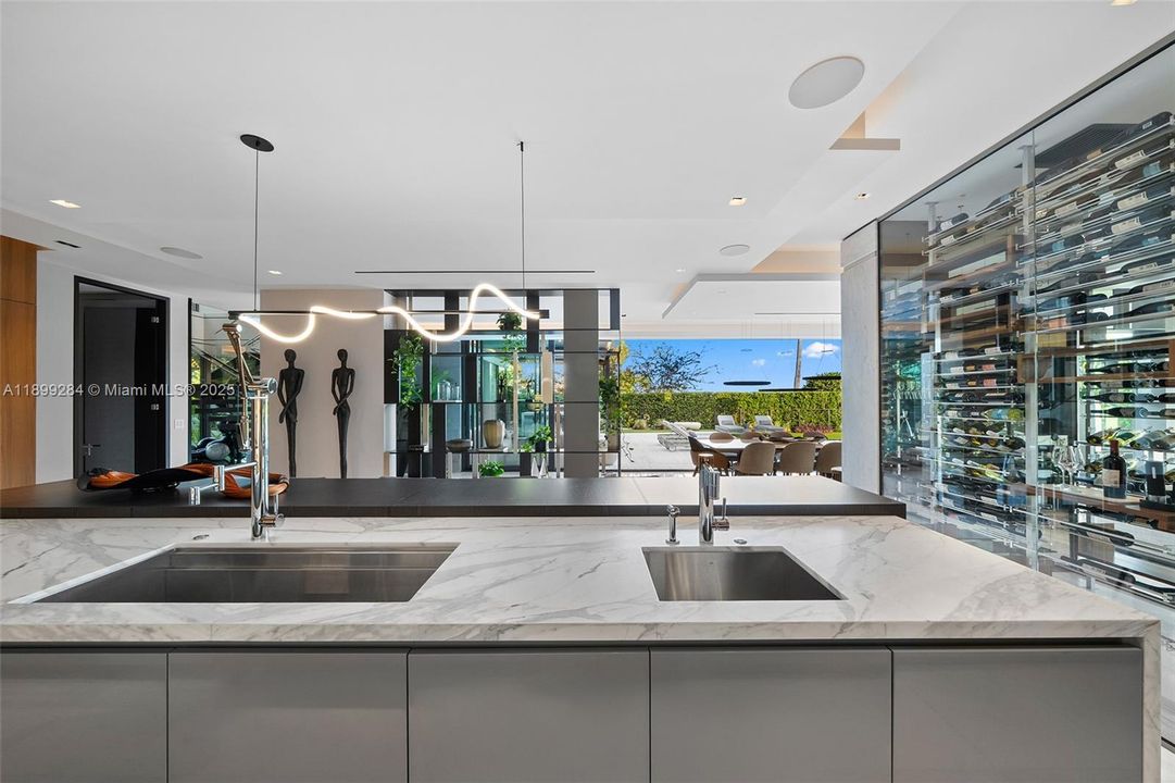 For Sale: $29,900,000 (6 beds, 7 baths, 6361 Square Feet)